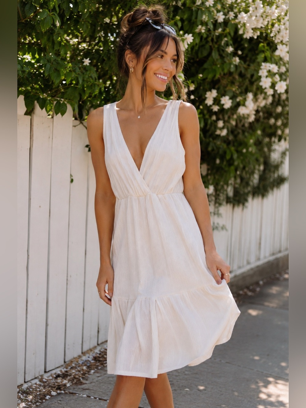 Caution To The Wind White Textured V-Neck Maxi Dress – Size M 🤍
